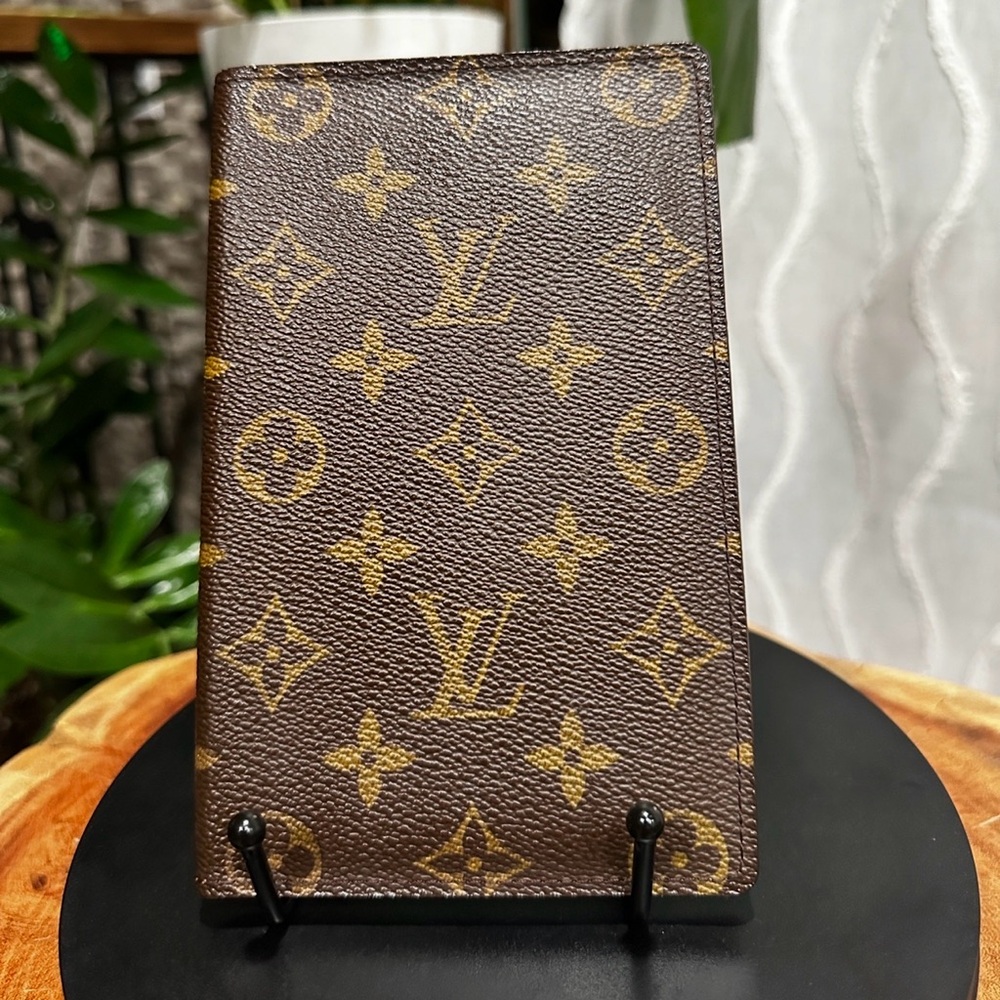 Louis Vuitton Monogram Travel Wallet Passport Holder Organizer LV Wallet